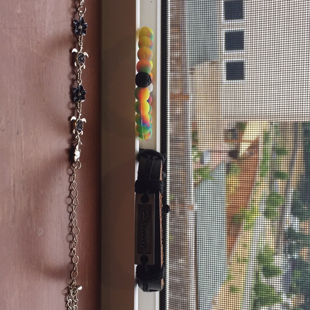 3 jewelry pieces